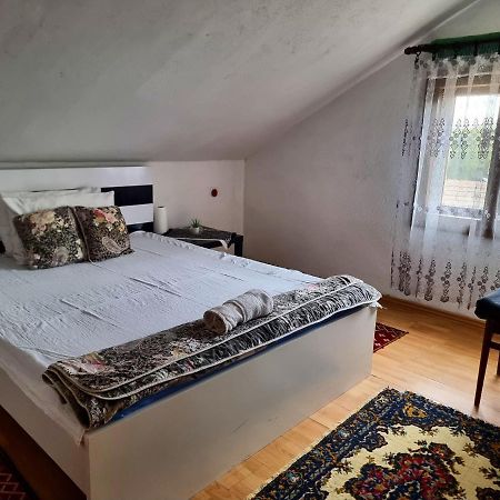 Guesthouse Sobi-Rooms Gradsko Exterior photo