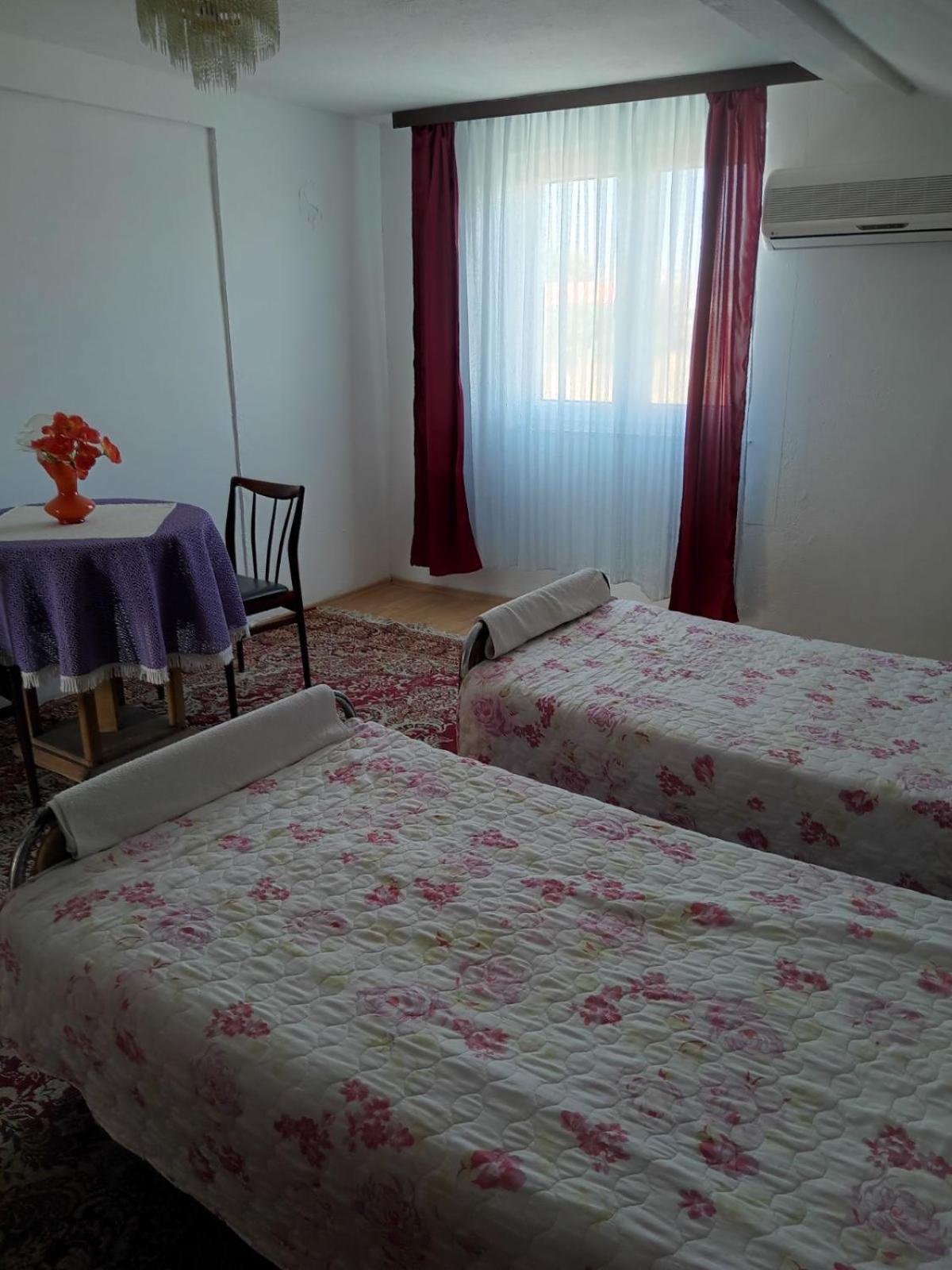 Guesthouse Sobi-Rooms Gradsko Exterior photo