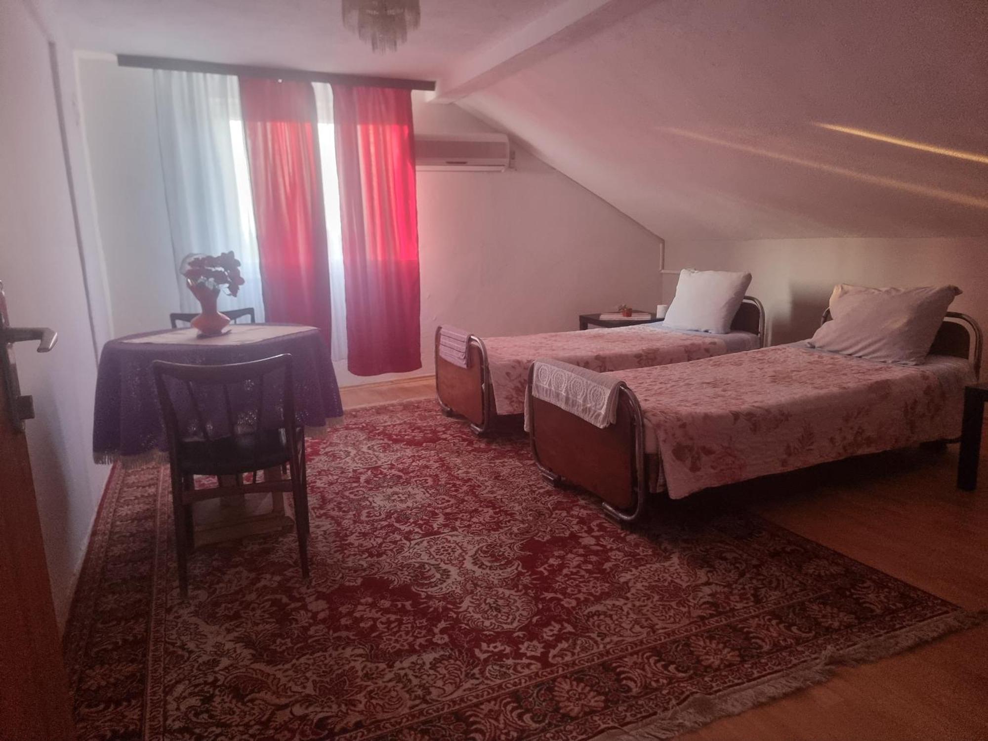 Guesthouse Sobi-Rooms Gradsko Exterior photo